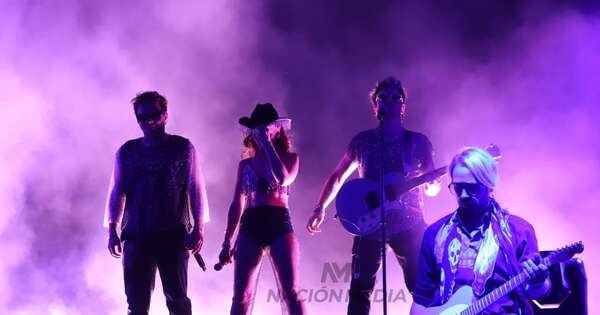 La Nación / Con desborde de emociones Erreway hizo latir nuevamente miles de corazones en Paraguay