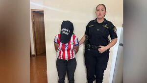 Mujer aprehendida por supuesto hurto en un local comercial del barrio San Pedro