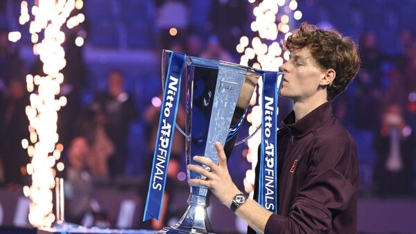 Sinner aparta a Carlos Alcaraz de la gesta en Turín