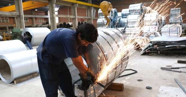 La Nación / Importaciones de materia prima suben 34 %  en el país