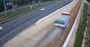 La Nación / Camión que transportaba ladrillos usó la rampa de frenado y evitó otro grave accidente en Pedrozo