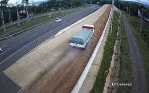 Video: rampa de frenado salvó a camión de ladrillos en PY02 - Nacionales - ABC Color