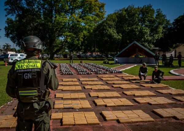 Argentina: camión con chapa paraguaya cayó con marihuana