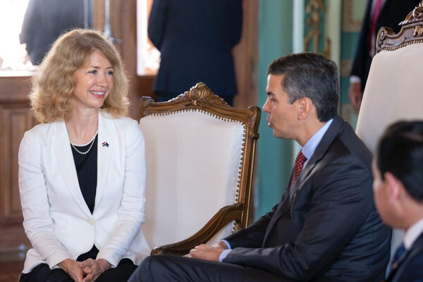 Embajadora de la UE saluda en guaraní y expresa su entusiasmo por "descubrir este hermoso país"