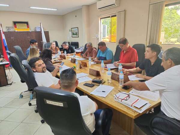 “Ahora queda en manos del intendente”: Concejal Wilfrido Villanueva advierte que locales del Anfiteatro podrían demandar si no se respeta la autorización - Política - ABC Color