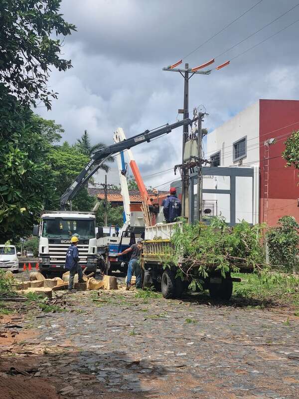 ANDE: reclaman más de 24 horas sin luz tras el temporal - Economía - ABC Color