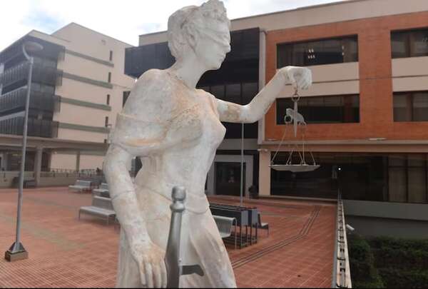 AUDIO. Conflicto entre hermanos por bienes inmuebles - Momento Justo - ABC Color