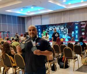 Carlos Cabral conquista dos subcampeonatos en Powerlifting - Polideportivo - ABC Color