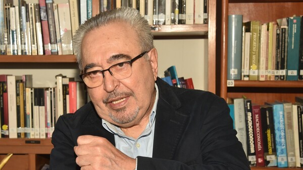 Ex ministro plantea nueva estrategia de desarrollo económico