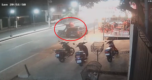 Delivery choca contra automóvil estacionado en San Antonio | Unicanal