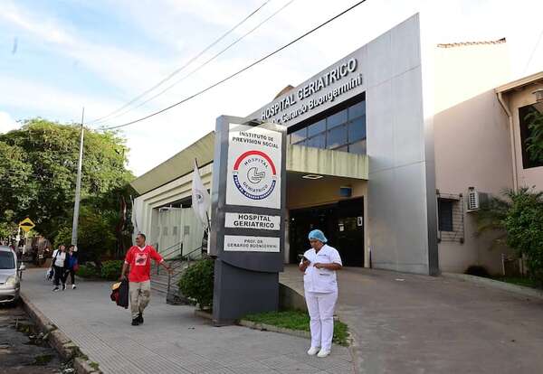 IPS “terceriza” laboratorios del Geriátrico y del 12 de Junio por US$ 397.530 - Nacionales - ABC Color