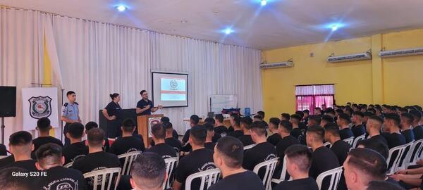 Bomberos de Encarnación capacitan a agentes policiales para mejorar la respuesta ante emergencias