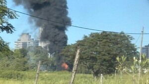 Quema de residuos moviliza a bomberos ante impresionante humareda en zona del CIT