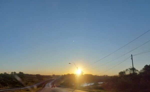 Anuncian amanecer fresco y ambiente cálido en la tarde