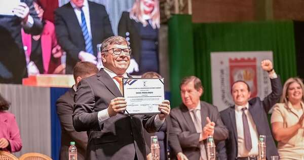 Diario HOY | Asumió el nuevo intendente de Ciudad del Este