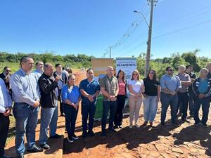 Inician asfaltado del acceso al barrio Espíritu Santo en Cambyretá