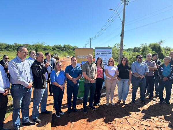 Inician asfaltado del acceso al barrio Espíritu Santo en Cambyretá