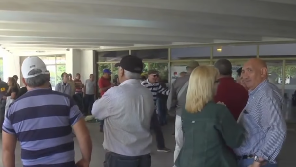 Jubilados siguen sin cobrar y piden a Luis Bello prioridad en desembolso de préstamo