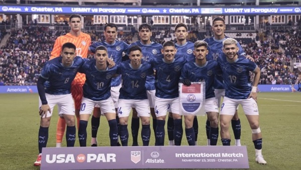 Alfaro renueva casi todo el once de Paraguay ante México