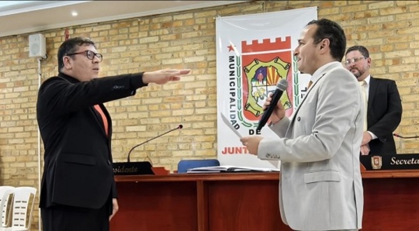 Dani Mujica asume como intendente de Ciudad del Este