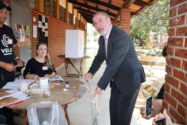 Justo Zacarías Irún dice no sentirse culpable de la derrota del Partido Colorado en Ciudad del Este  - Nacionales - ABC Color