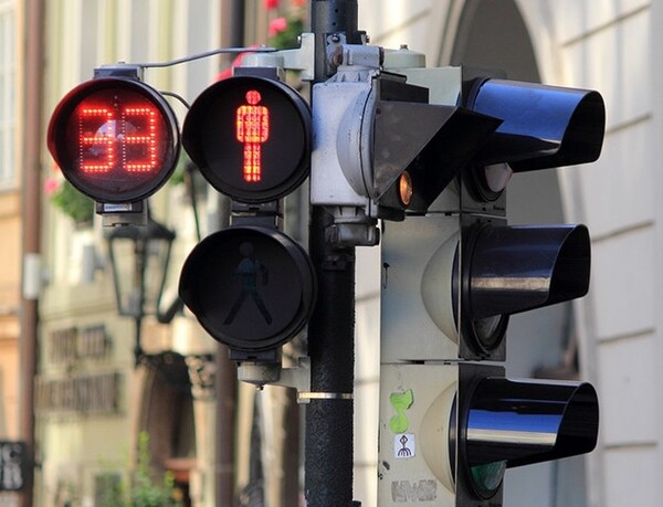 Gran avance en Asunción: Habilitan semáforos para personas con discapacidad visual - ADN Digital