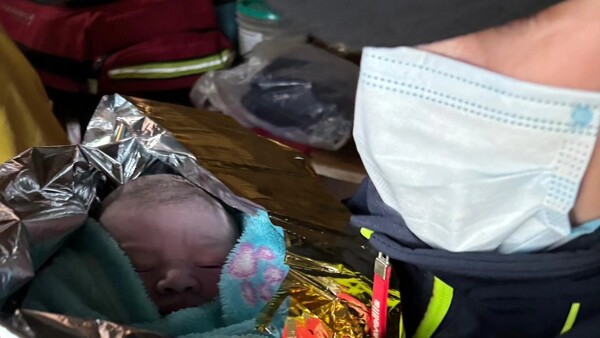 ¡Nacimiento en casa!: Bomberos de Limpio recibieron a un bebé fuerte y sano