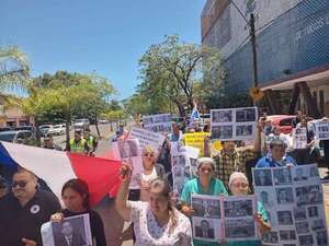 Funcionarios de Hospital de Trauma volvieron a protestar contra recorte presupuestario - Nacionales - ABC Color