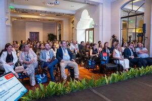 En jornada científica, médicos abordan principales causas de muerte materna | Unicanal