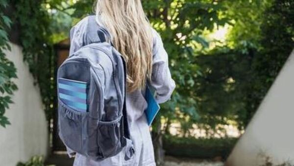 Adolescente salió del colegio y no regresó más