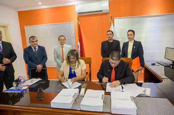 Pereira Mujica asume la Intendencia de Ciudad del Este y promete trabajar con todos los sectores - ABC en el Este - ABC Color