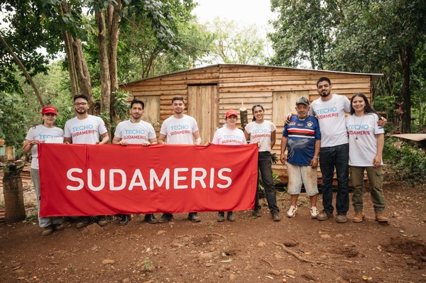 Sudameris y Techo construyen 5 viviendas de emergencia en Alto Paraná
