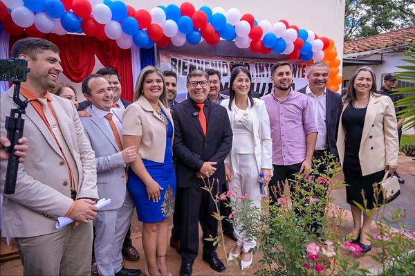 Mujica asume la intendencia de Ciudad del Este y promete una gestión inclusiva y transparente