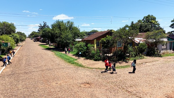 Yacyretá inicia proceso de titulación gratuita de casas ocupadas por familias extracensales, en Encarnación