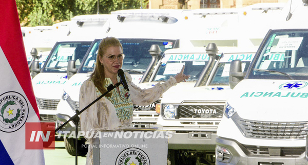 GOBIERNO ENTREGA 6 NUEVAS AMBULANCIAS PARA ITAPÚA