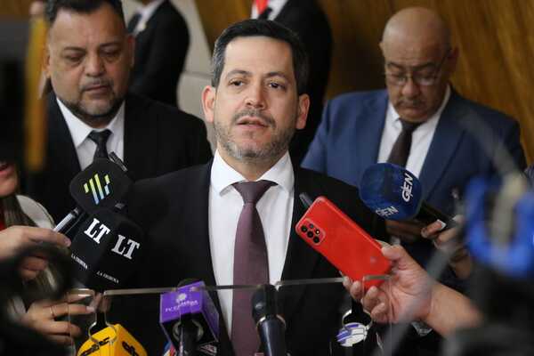 Latorre niega rumores sobre mediciones internas y reafirma precandidatura de Alliana a la presidencia