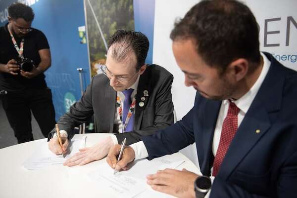 Asociaciones de Paraguay y Brasil acuerdan cooperación sobre energía solar - Economía - ABC Color