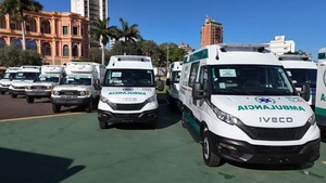 Gobierno entrega 48 nuevas ambulancias para reforzar el servicio de emergencia - trece