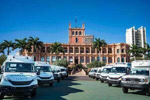 Gobierno fortalece el sistema de salud con la entrega de nuevas ambulancias | Unicanal