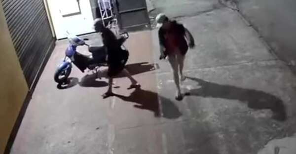 Video: a cintarazos corrieron a presuntos ladrones en Ciudad del Este - ABC en el Este - ABC Color