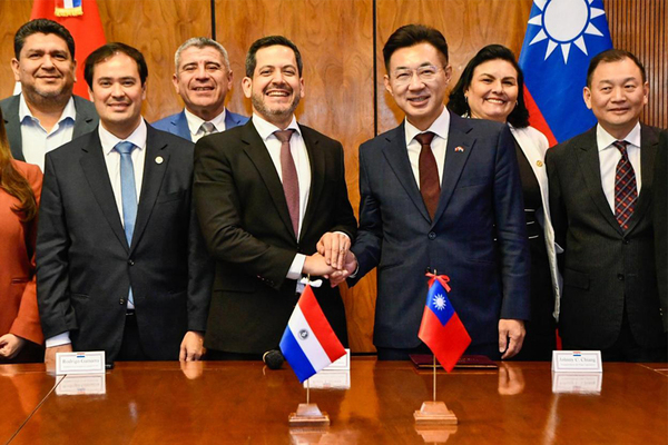 Latorre recibió a vicepresidente del parlamento de Taiwan