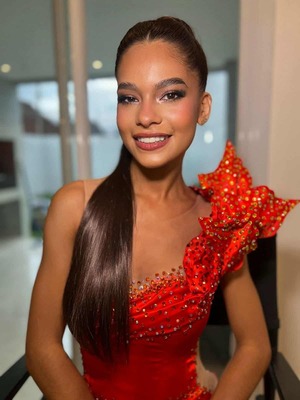 Popular / ¡Vero Ortiz deslumbró en presentación de Emperatriz Paraguay!