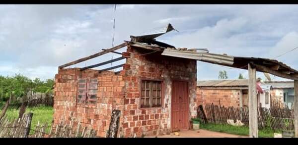 Unas 70 casas afectadas tras el violento temporal en Guairá - Nacionales - ABC Color