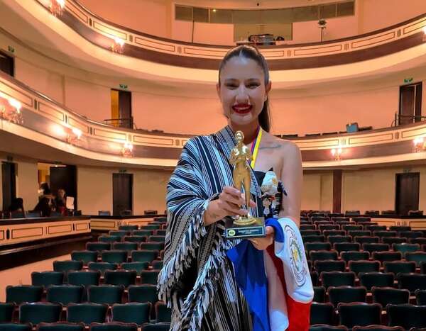 Una cordillerana que hace historia: Chabely Fretes gana el trofeo de Artista Popular en Colombia - Nacionales - ABC Color