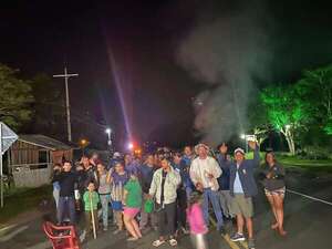 Pobladores de Ypacaraí cierran ruta para exigir energía eléctrica - Nacionales - ABC Color