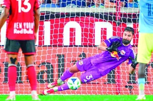 Carlos Coronel Deja MLS y Escucha Ofertas de Clubes