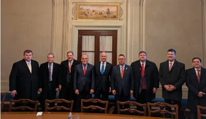 El oficialismo armó una delegación “a dedo” para misión en Washington - OviedoPress