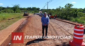 TRABAJADORES DEL CIRCUITO COMERCIAL CELEBRAN ASFALTADO EN CAMBYRETÁ