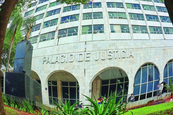 Imputan a Jueza, Actuaria y Fiscal por Coima $50.000