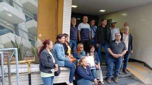 Jubilados de Copaco reclaman deuda de US$ 12 millones  - Nacionales - ABC Color